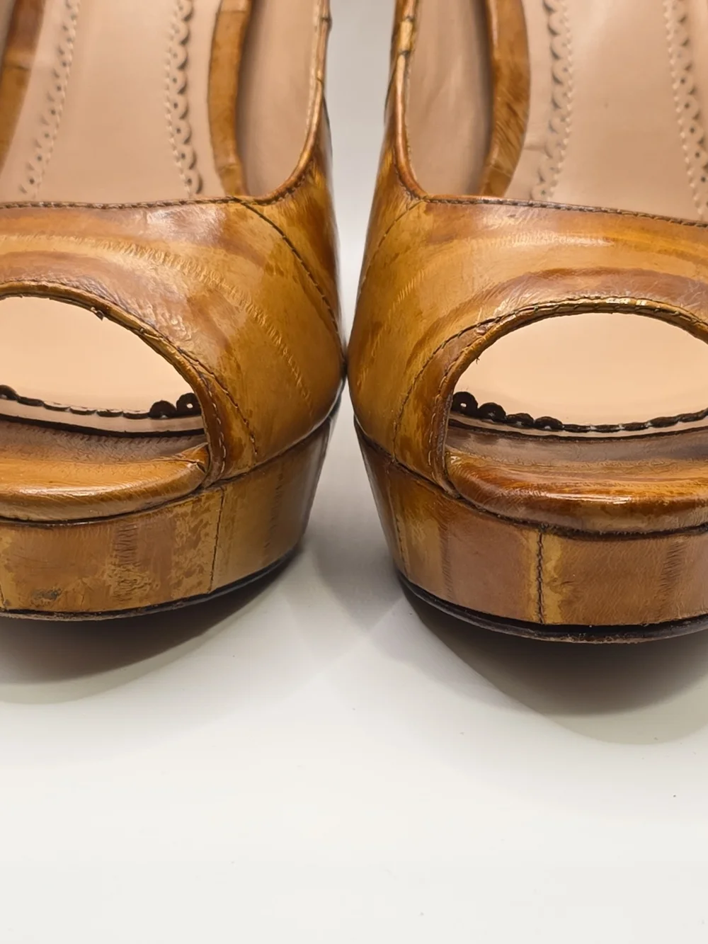 Pour La Victoire Angelie Eel Skin Platform Peep Toe Heels Size 7.5
